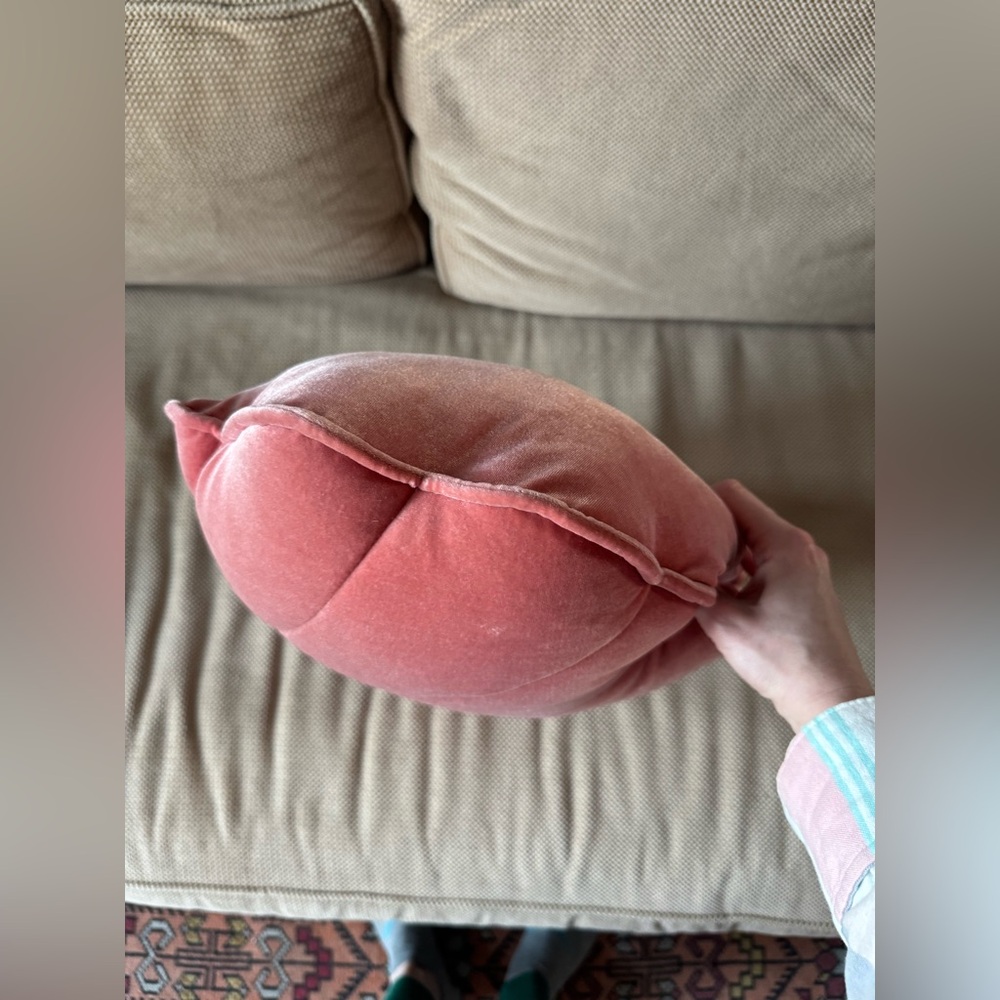 Handmade velvet pink coral shell pillow - Picture 8 of 10